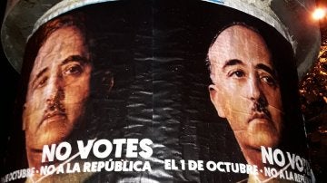 Carteles en contra de la votación del 1 de octubre en Barcelona