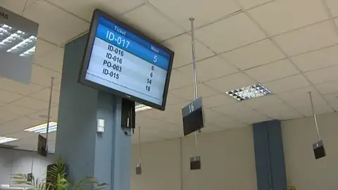 El gobierno estudiará implantar el año que viene la jornada de 35 horas para los funcionarios El gobierno estudiará implantar el año que viene la jornada de 35 horas para los funcionarios