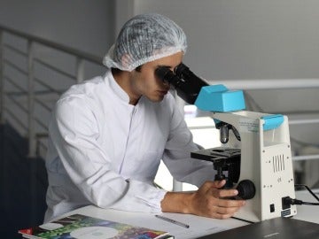 Investigador en laboratorio