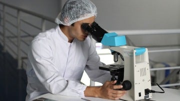 Investigador en laboratorio