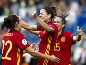Vicky Losada celebra su gol ante Portugal