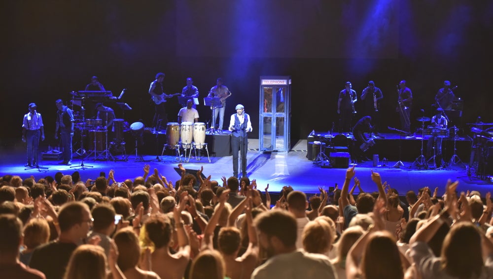 Juan Luis Guerra hace vibrar al público de Starlite en un concierto con