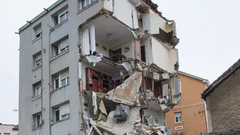 Parte del edificio desalojado esta mañana en la calle de El Sol, de Santander Parte del edificio desalojado esta mañana en la calle de El Sol, de Santander