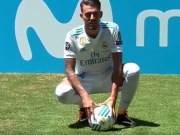 Dani Ceballos, con la camiseta del Real Madrid
