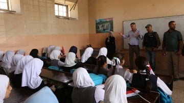 Varias niñas en una clase en Mosul
