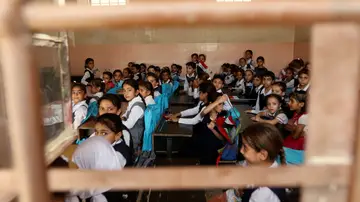 Las niñas de Mosul asisten a clase Las niñas de Mosul asisten a clase