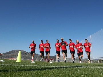 Varios jugadores del Atlético, durante un entrenamiento