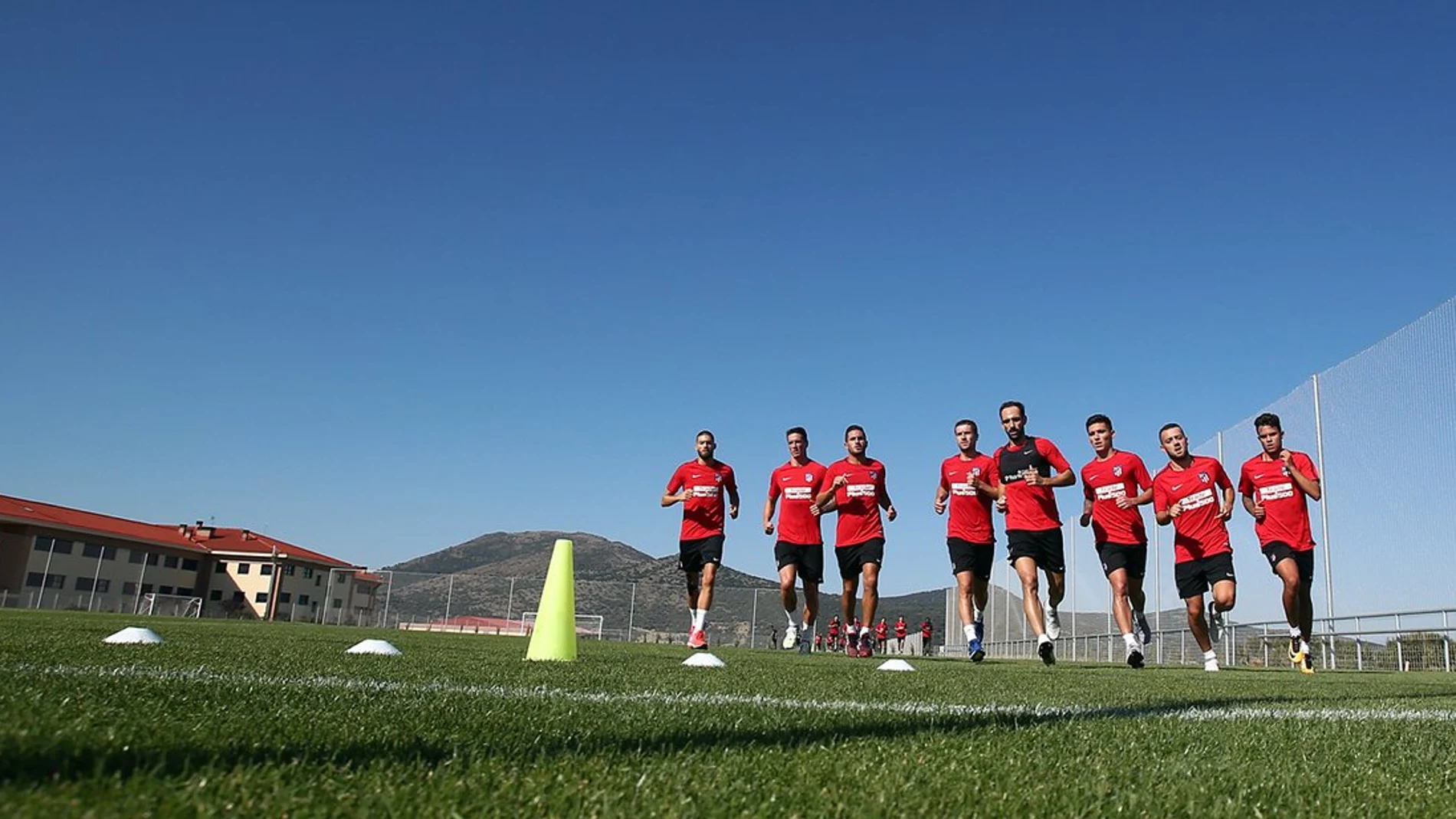 Varios jugadores del Atlético, durante un entrenamiento Varios jugadores del Atlético, durante un entrenamiento