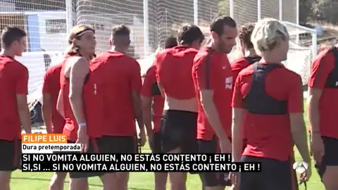 Filipe Luis bromea en el entrenamiento del Atlético de Madrid Filipe Luis bromea en el entrenamiento del Atlético de Madrid