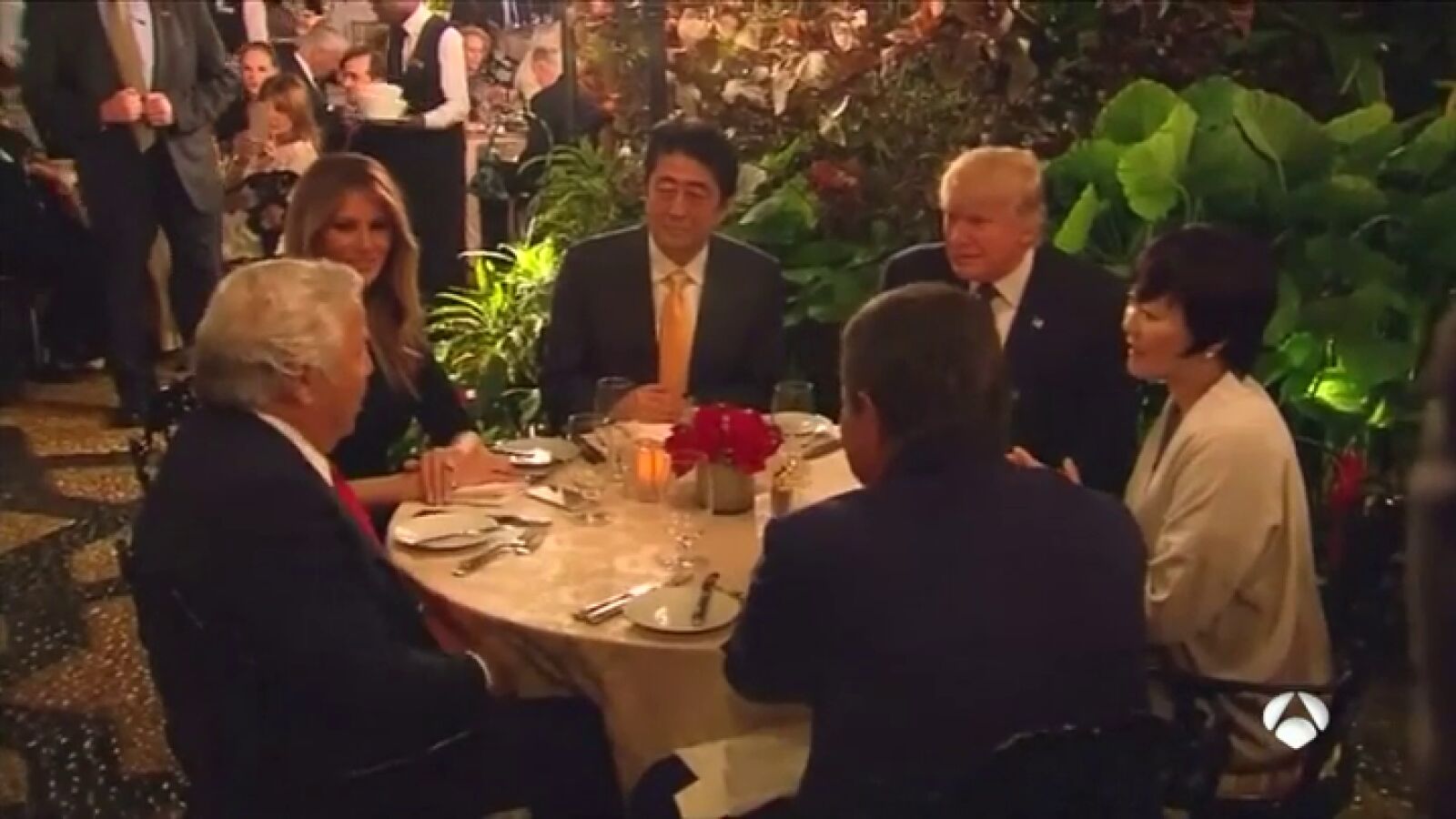 El posible desplante de la mujer del primer ministro japonés: ¿No hablaba inglés o no quiso hablar con Trump?