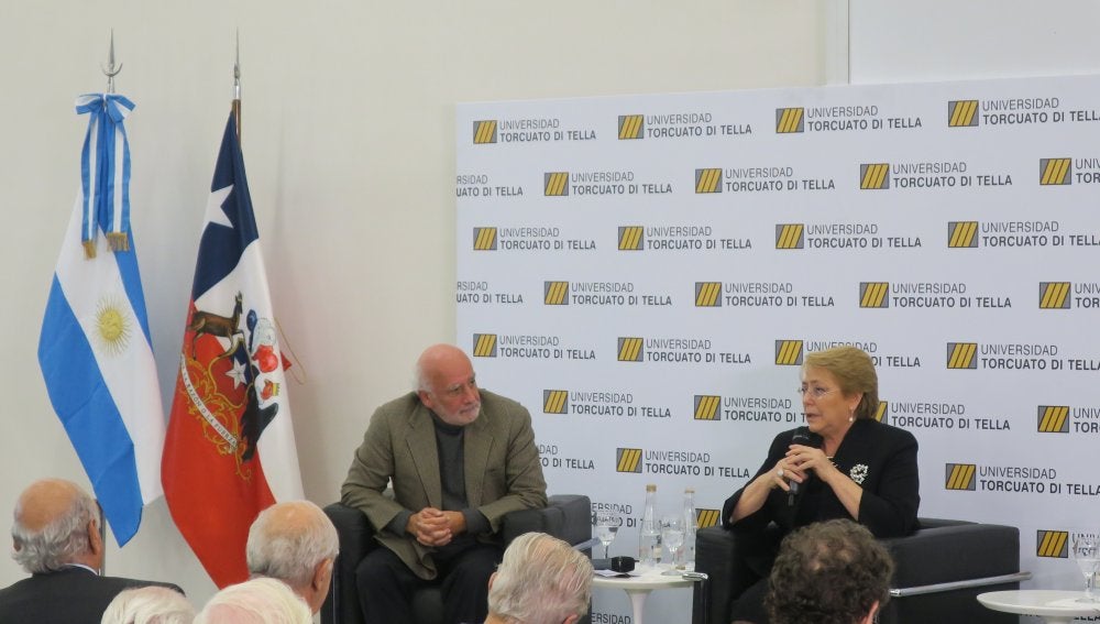 La presidenta de Chile, Michelle Bachelet en la Universidad Torcuato Di Tella, en Buenos Aires (Argentina)