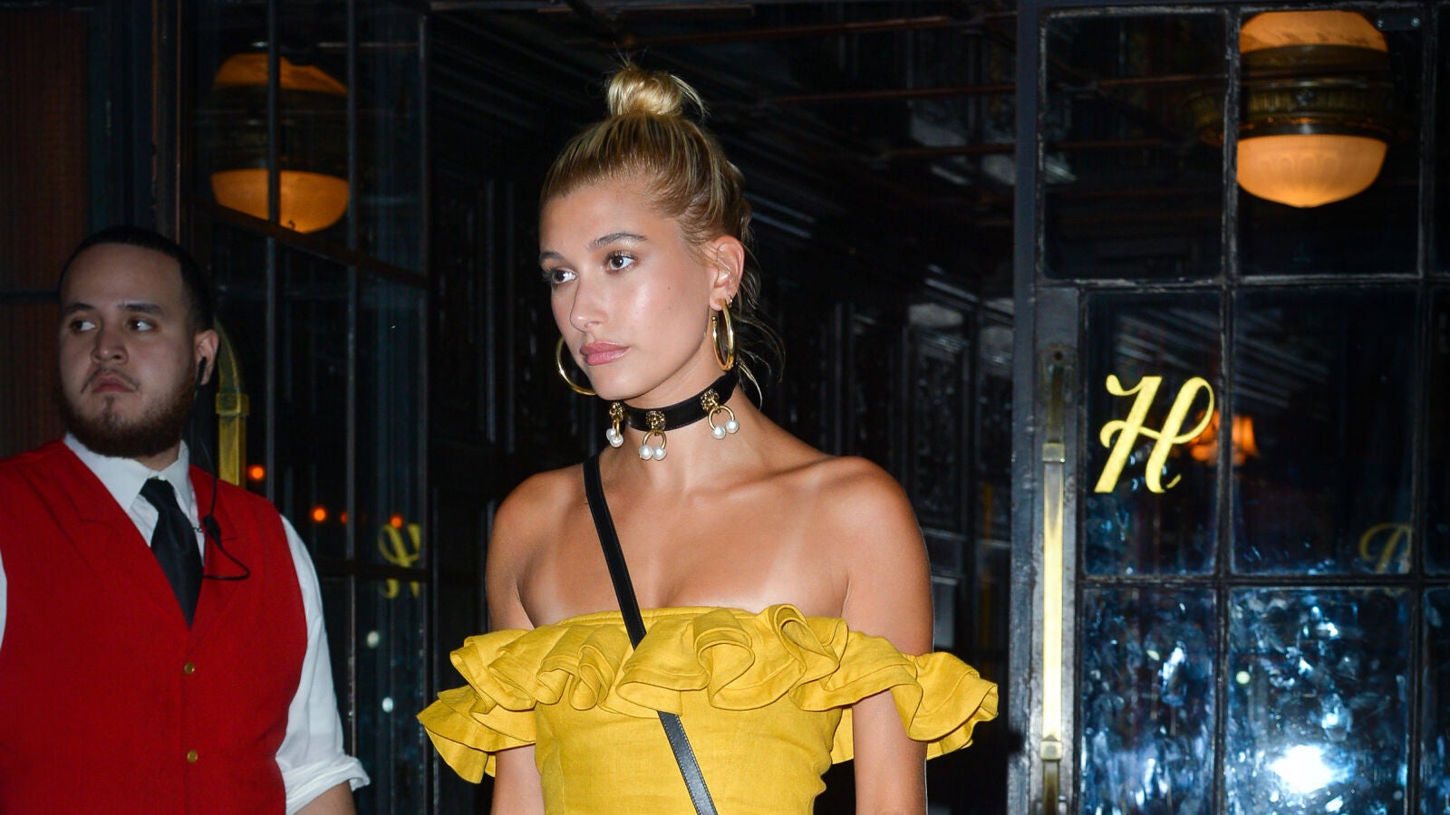 La esperada reacción de Hailey Baldwin tras el accidente mortal de su tío Alec Baldwin 