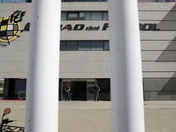 Entrada a la sede de la RFEF Entrada a la sede de la RFEF