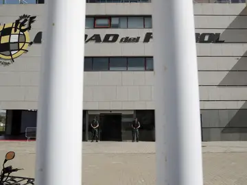 Entrada a la sede de la RFEF Entrada a la sede de la RFEF
