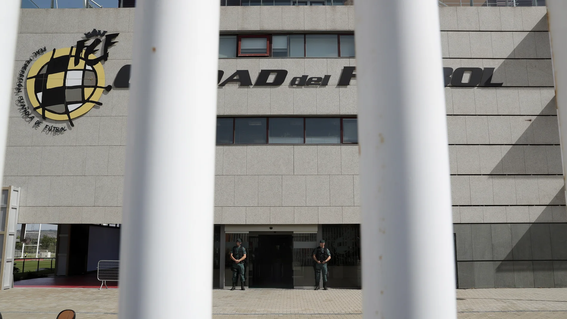 Entrada a la sede de la RFEF Entrada a la sede de la RFEF