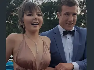 Hannah junto a Trent Hodkinson Hannah junto a Trent Hodkinson