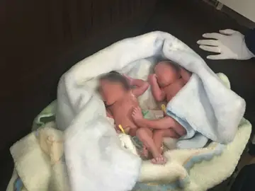 Las gemelas abandonadas Las gemelas abandonadas