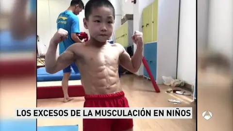 El polémico caso de los niños culturistas que pasan horas en el gimnasio y pueden desarollar graves enfermedades El polémico caso de los niños culturistas que pasan horas en el gimnasio y pueden desarollar graves enfermedades