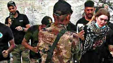 Detienen a una alemana de 16 años tras ser identificada como una combatiente del Daesh