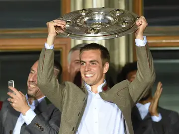 Lahm levanta la Bundesliga Lahm levanta la Bundesliga