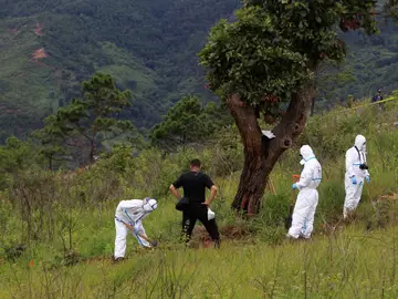 La Policía científica inspecciona la zona La Policía científica inspecciona la zona