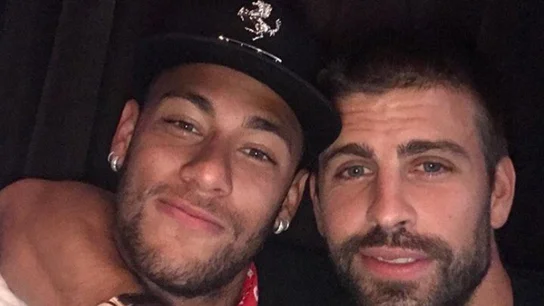 Gerard Piqué con Neymar. Gerard Piqué con Neymar.