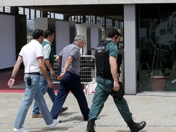 Ángel María Villar antes de entrar en Soto del Real Ángel María Villar antes de entrar en Soto del Real