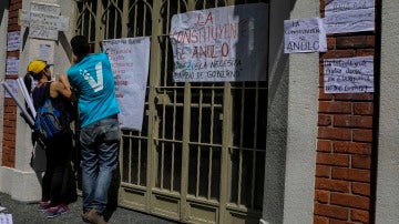 Carteles en los centros de votación de Venezuela