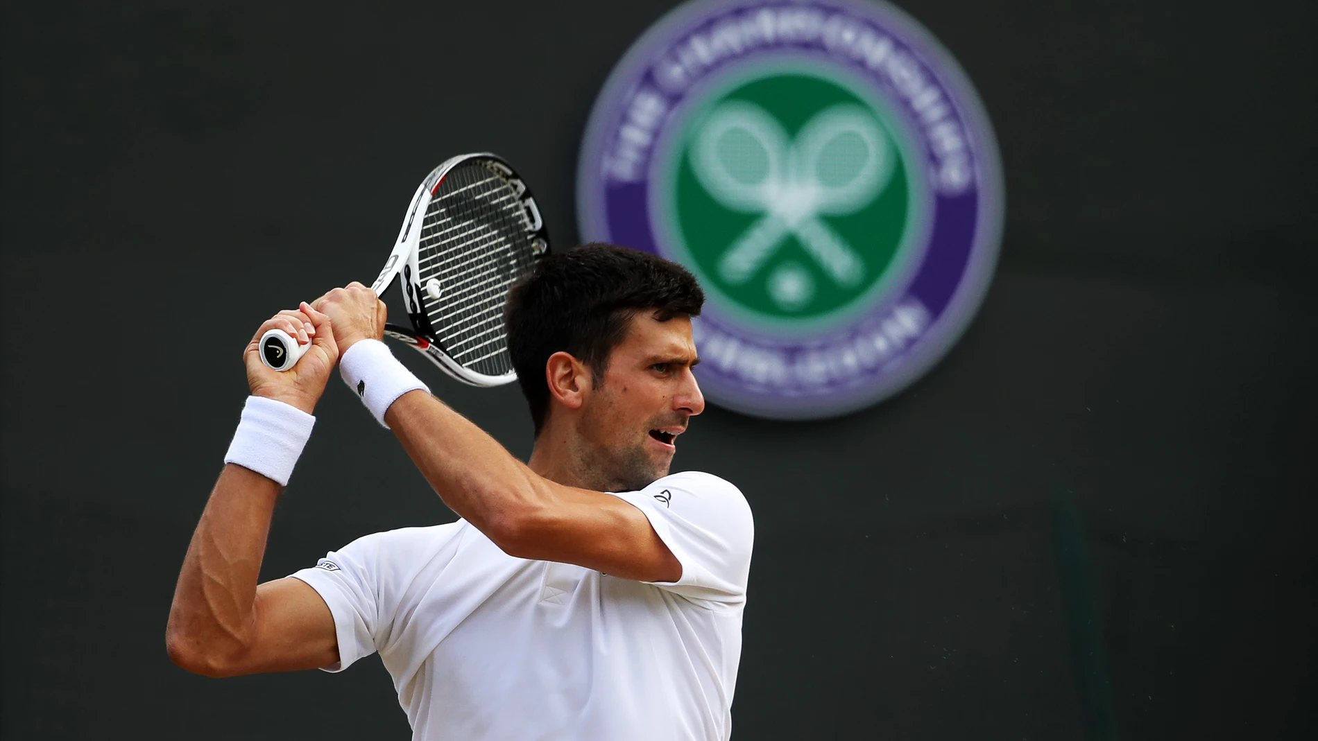 Novak Djokovic disputando un partido Novak Djokovic disputando un partido