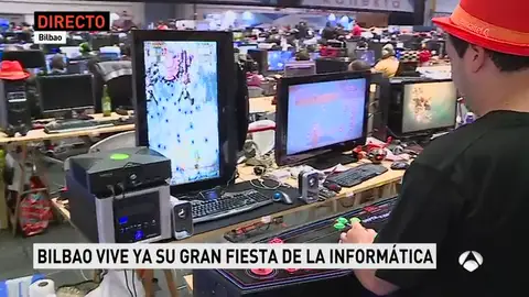 Miles de aficionados a la informática se reúnen en Bilbao en una fiesta digital desde hace 25 años Miles de aficionados a la informática se reúnen en Bilbao en una fiesta digital desde hace 25 años