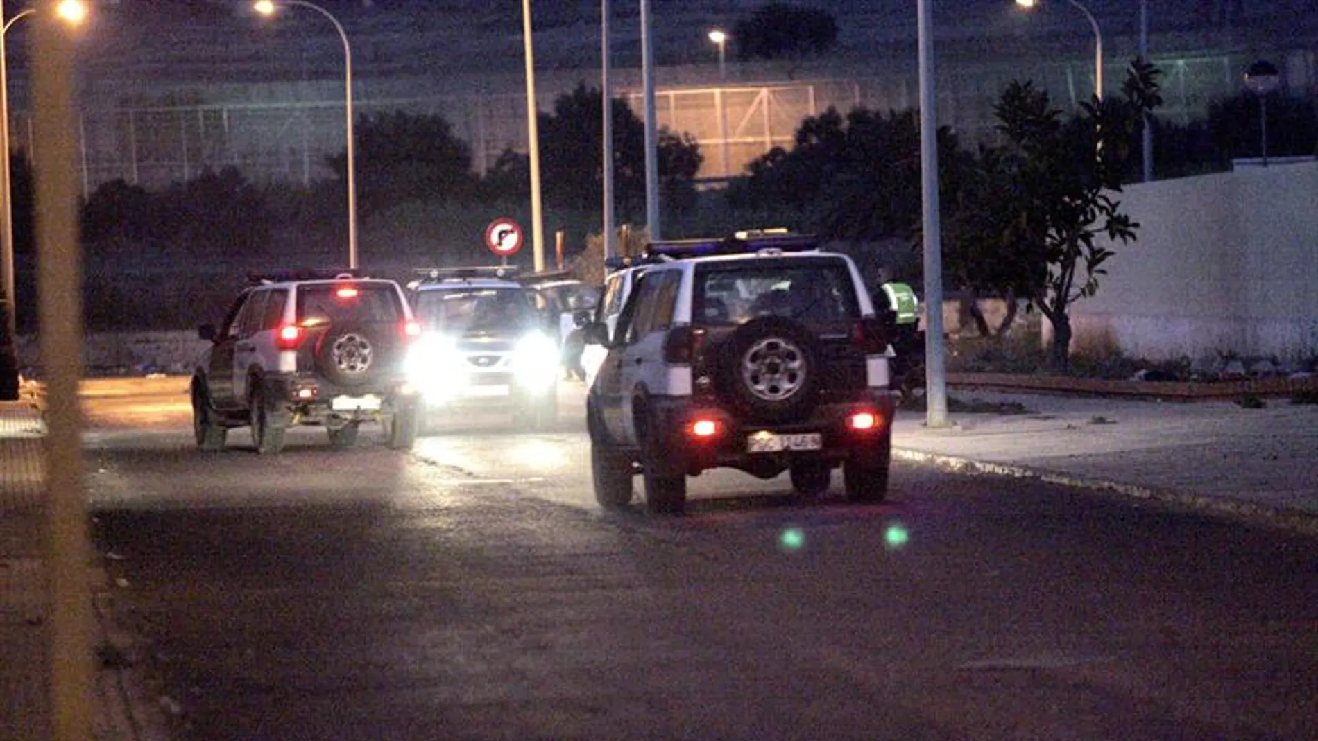 Dispositivo policial en las inmediaciones de la frontera de Beni-Enzar (Melilla) Dispositivo policial en las inmediaciones de la frontera de Beni-Enzar (Melilla)