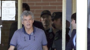 Ángel María Villar, saliendo de prisión