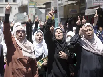 Protestas a las puertas del Parlamento de Jordania Protestas a las puertas del Parlamento de Jordania