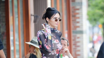 Kendall Jenner con el complemento del momento
