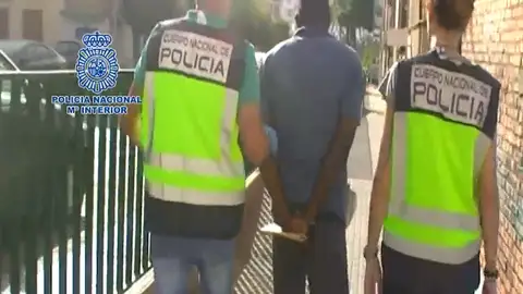 La policía libera a 15 mujeres víctimas de explotación sexual La policía libera a 15 mujeres víctimas de explotación sexual