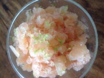 Granizado de pomelo rosa con wasabi