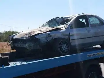 Así quedó el vehículo que arrolló y mató a tres ciclistas en Oliva Así quedó el vehículo que arrolló y mató a tres ciclistas en Oliva