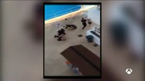 Los hoteleros de Mallorca comienzan a hacer 'listas negras' para que los turistas conflictivos no puedan volver a alojarse en la isla Los hoteleros de Mallorca comienzan a hacer 'listas negras' para que los turistas conflictivos no puedan volver a alojarse en la isla