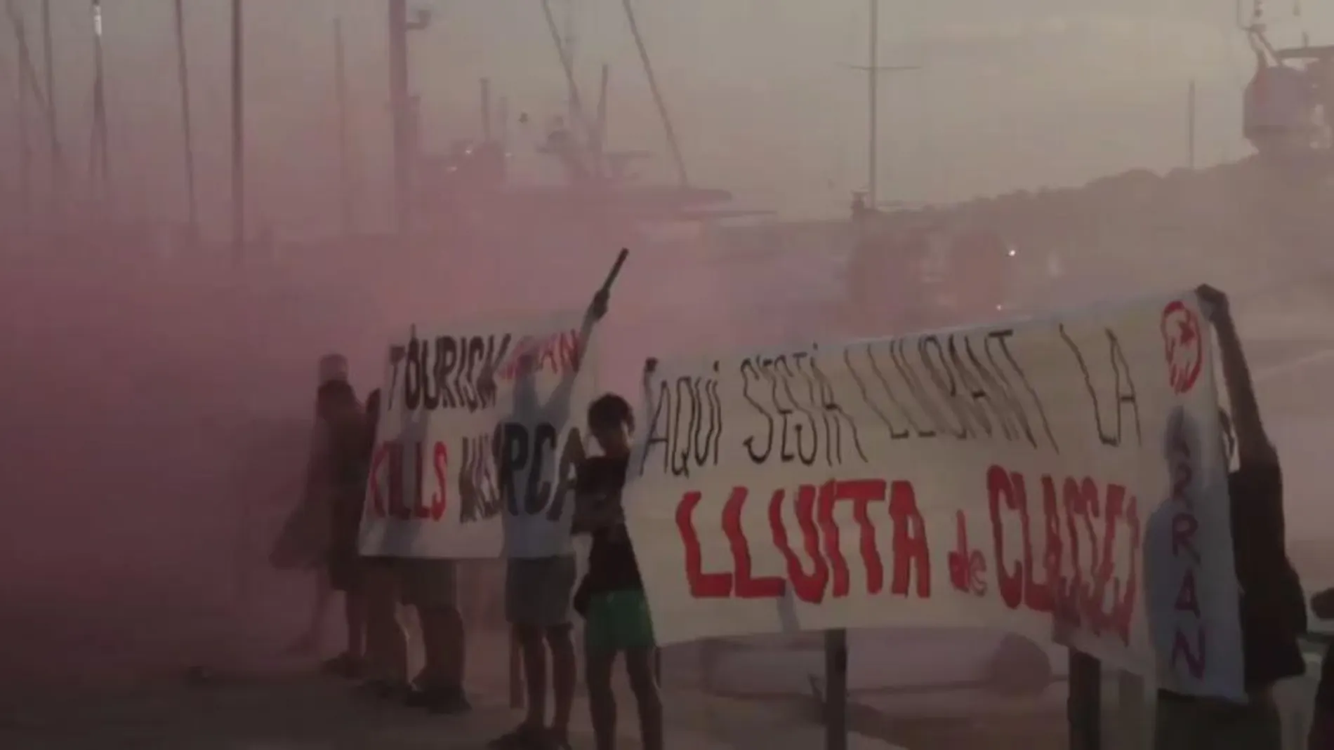 Arran ataca a un restaurante en Palma continuando con sus protestas Arran ataca a un restaurante en Palma continuando con sus protestas