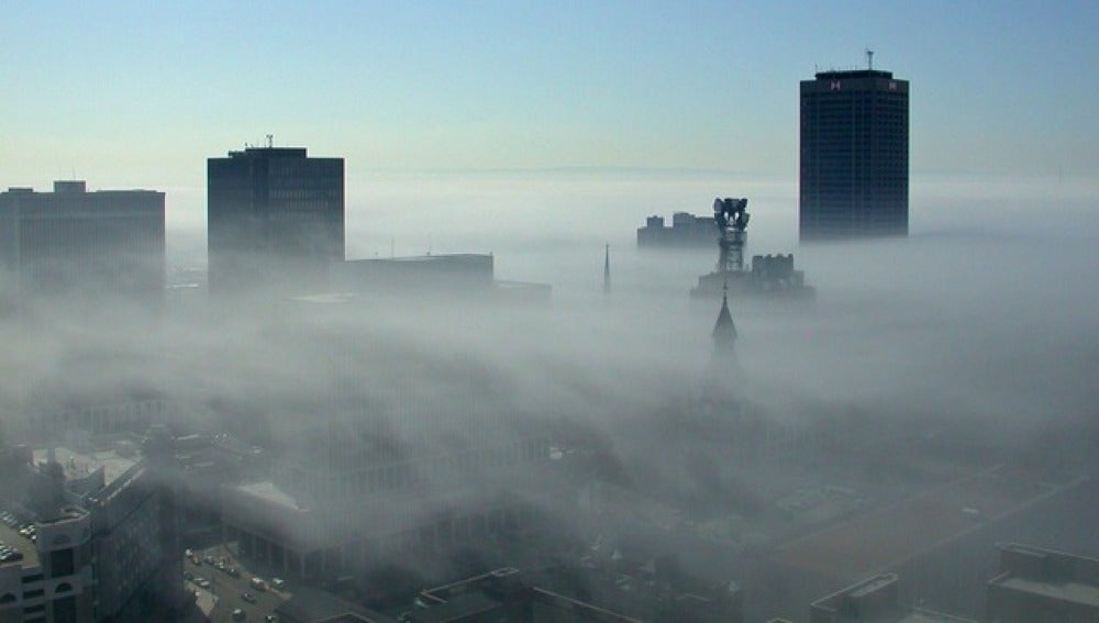 Contaminación en las ciudades, imagen de archivo