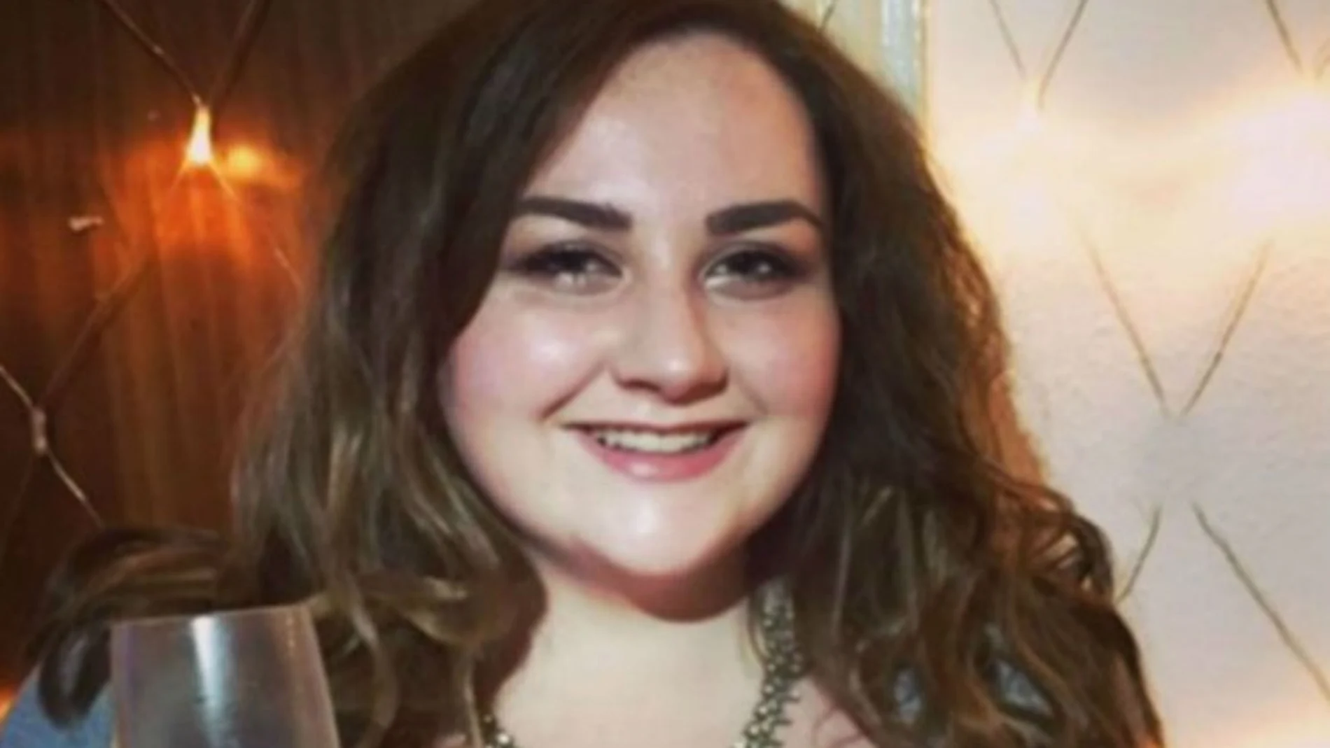 Erin Clark, la joven a la que ofrecieron apartamento a cambio de lamer los pies del dueño Erin Clark, la joven a la que ofrecieron apartamento a cambio de lamer los pies del dueño