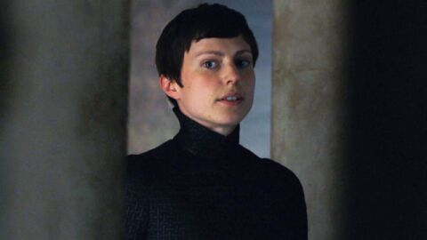 Sara Dylan como Bernadette