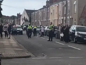Policía británica acordonando la zona del suceso Policía británica acordonando la zona del suceso