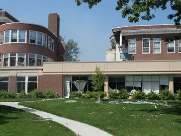 Una explosión en escuela de Minneapolis mata a dos personas Una explosión en escuela de Minneapolis mata a dos personas