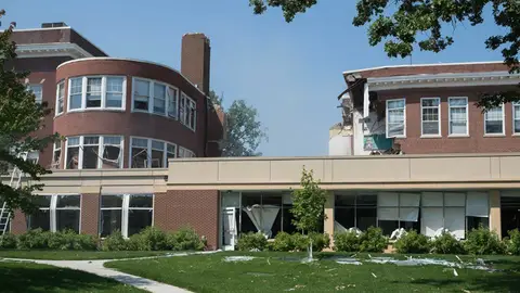 Una explosión en escuela de Minneapolis mata a dos personas Una explosión en escuela de Minneapolis mata a dos personas