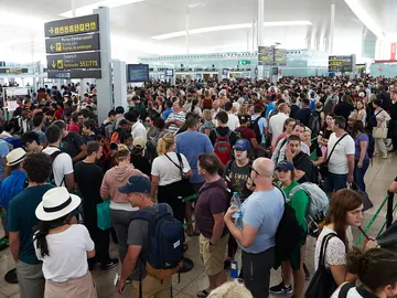El domingo habrá nuevos paros en El Prat El domingo habrá nuevos paros en El Prat