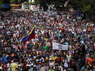Opositores participan en una manifestación contra la Asamblea Nacional Constituyente Opositores participan en una manifestación contra la Asamblea Nacional Constituyente