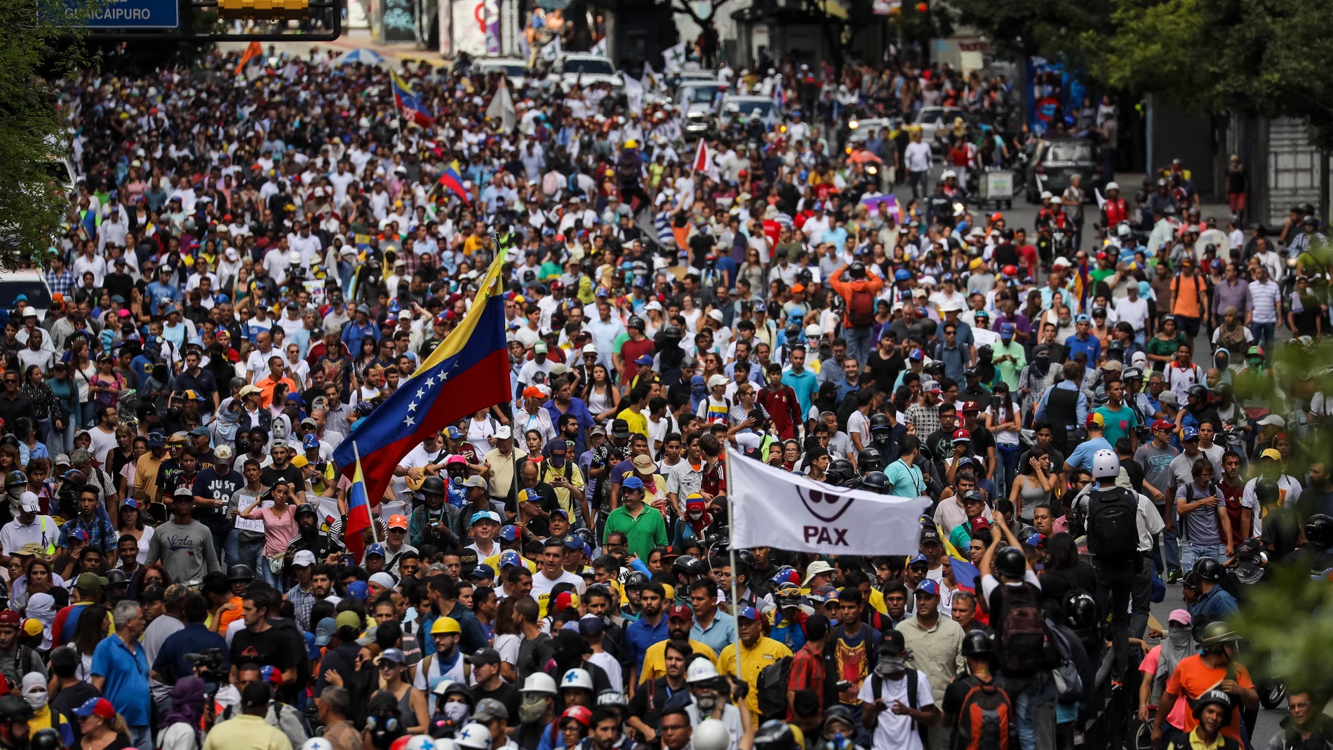 Opositores participan en una manifestación contra la Asamblea Nacional Constituyente