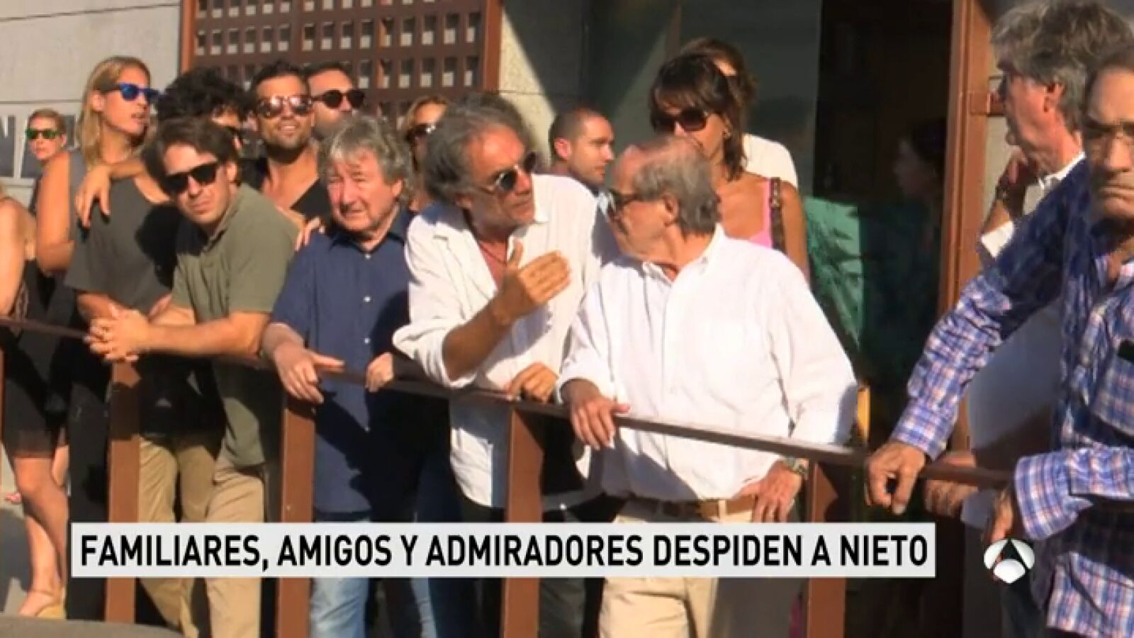 Amigos y familiares de Ángel Nieto despiden al excampeón del mundo en Ibiza