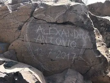 Graban un corazón con nombres en un yacimiento prehispánico de Gran Canaria Graban un corazón con nombres en un yacimiento prehispánico de Gran Canaria
